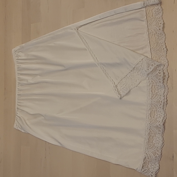 Vintage Unbranded Lace Trim Half-Slip with Side Slit - Picture 3 of 10